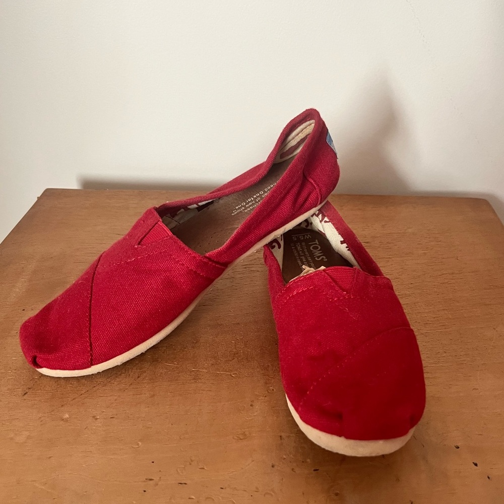 Red Toms size 5.5